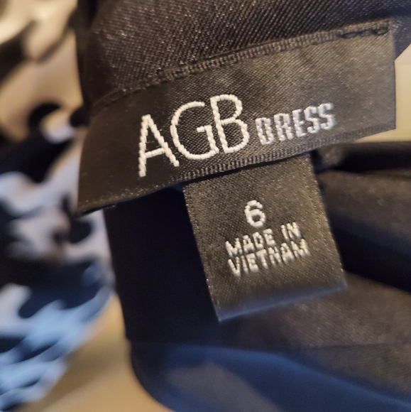 Dress - Picture 4 of 4